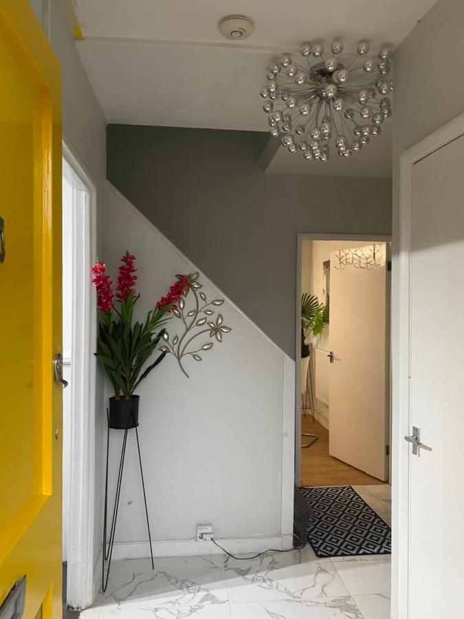 Cosy 3 Bed Flat Ideal For Trips To 런던 외부 사진