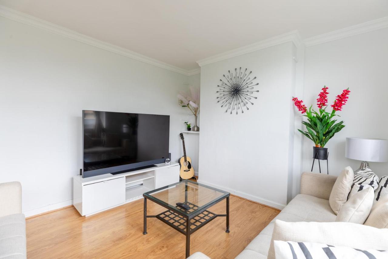 Cosy 3 Bed Flat Ideal For Trips To 런던 외부 사진