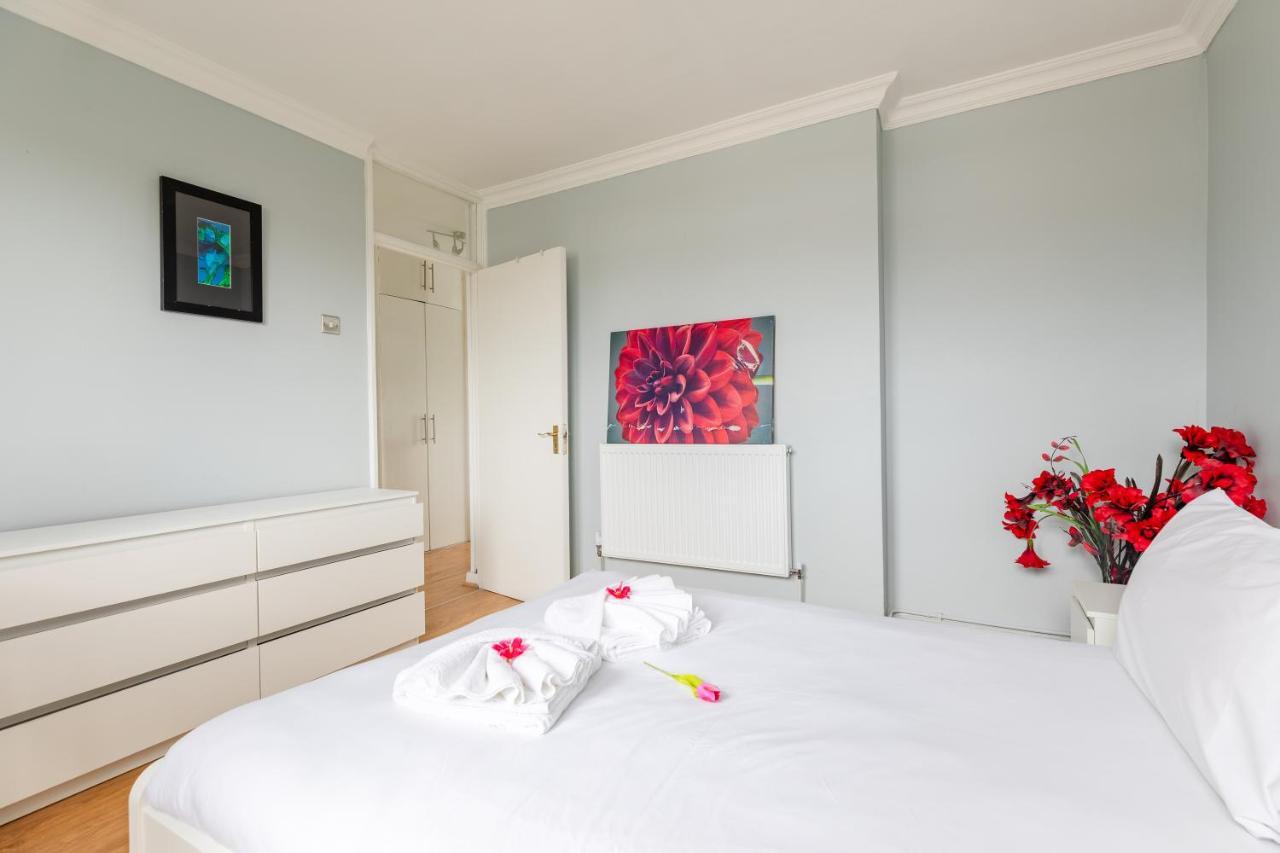 Cosy 3 Bed Flat Ideal For Trips To 런던 외부 사진