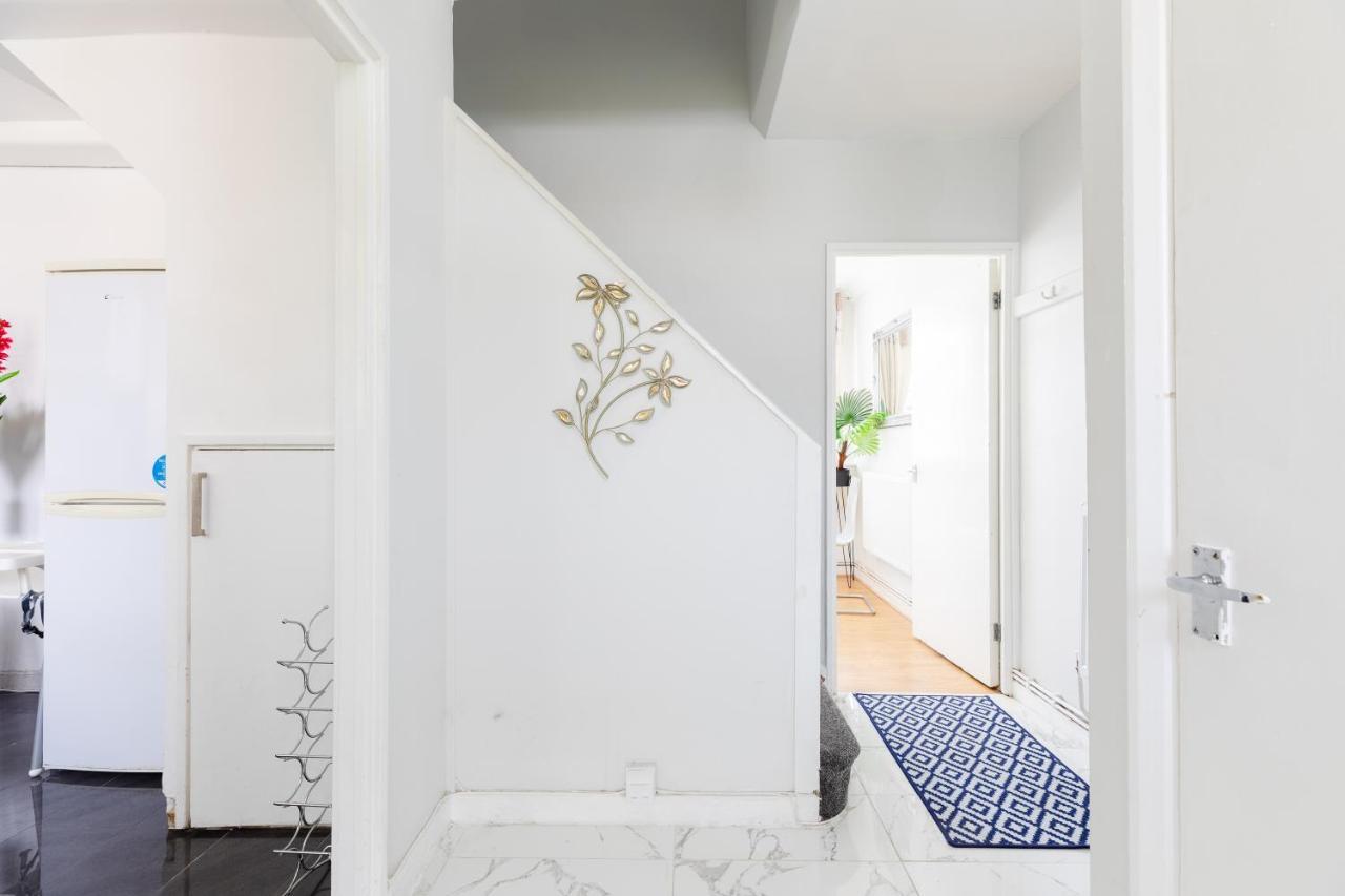 Cosy 3 Bed Flat Ideal For Trips To 런던 외부 사진